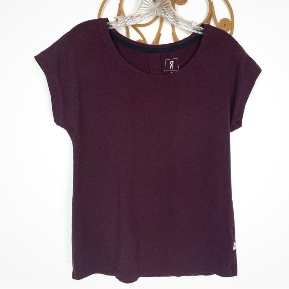 Women’s On Cloud / On Women’s Athletic Shirt